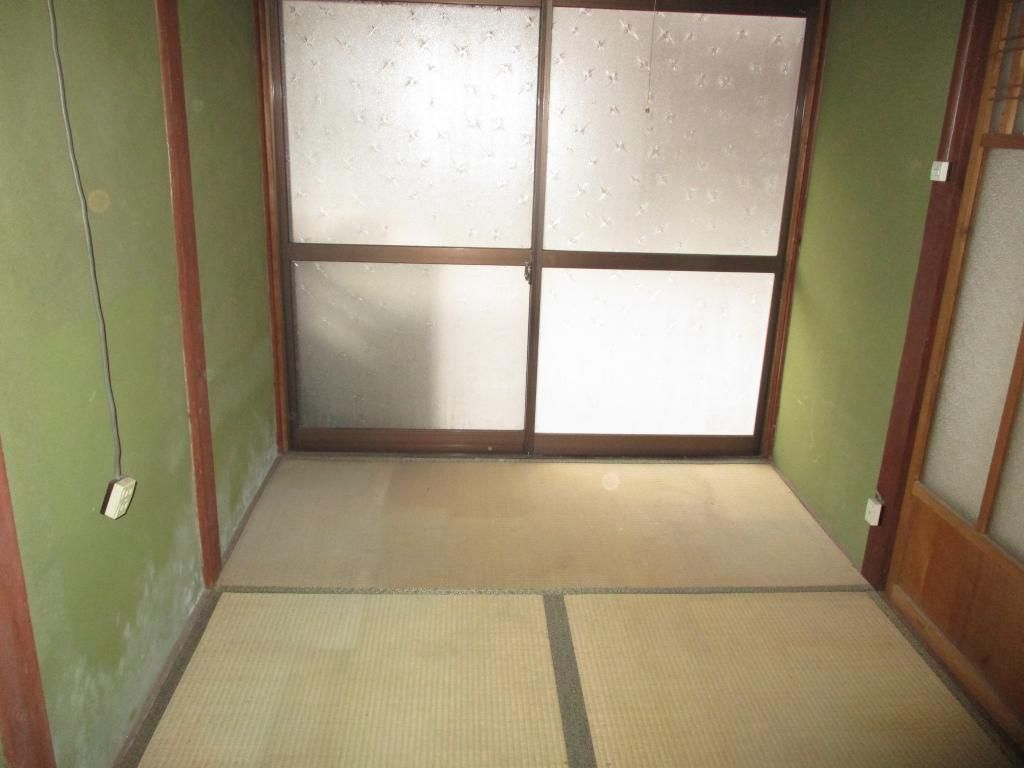 1957 Two-Story House for Sale in Kasaoka, Okayama - Akiya Bank Listing - Thumbnail 4