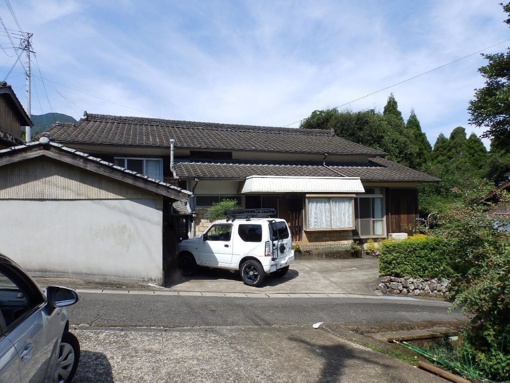 Traditional 6DK Wooden House in Imari, Saga - Image 1