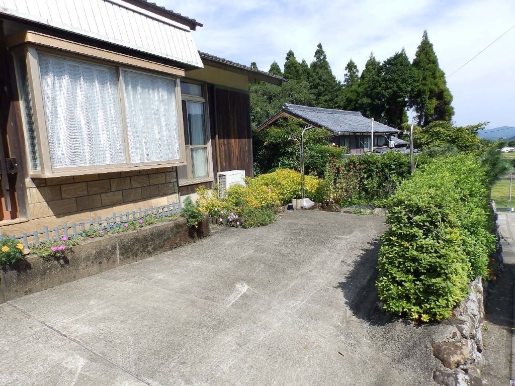 Traditional 6DK Wooden House in Imari, Saga - Image 1