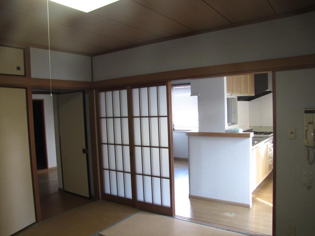 Two-Story 6DK House for Sale in Miyoshi City, Tokushima - Thumbnail 3