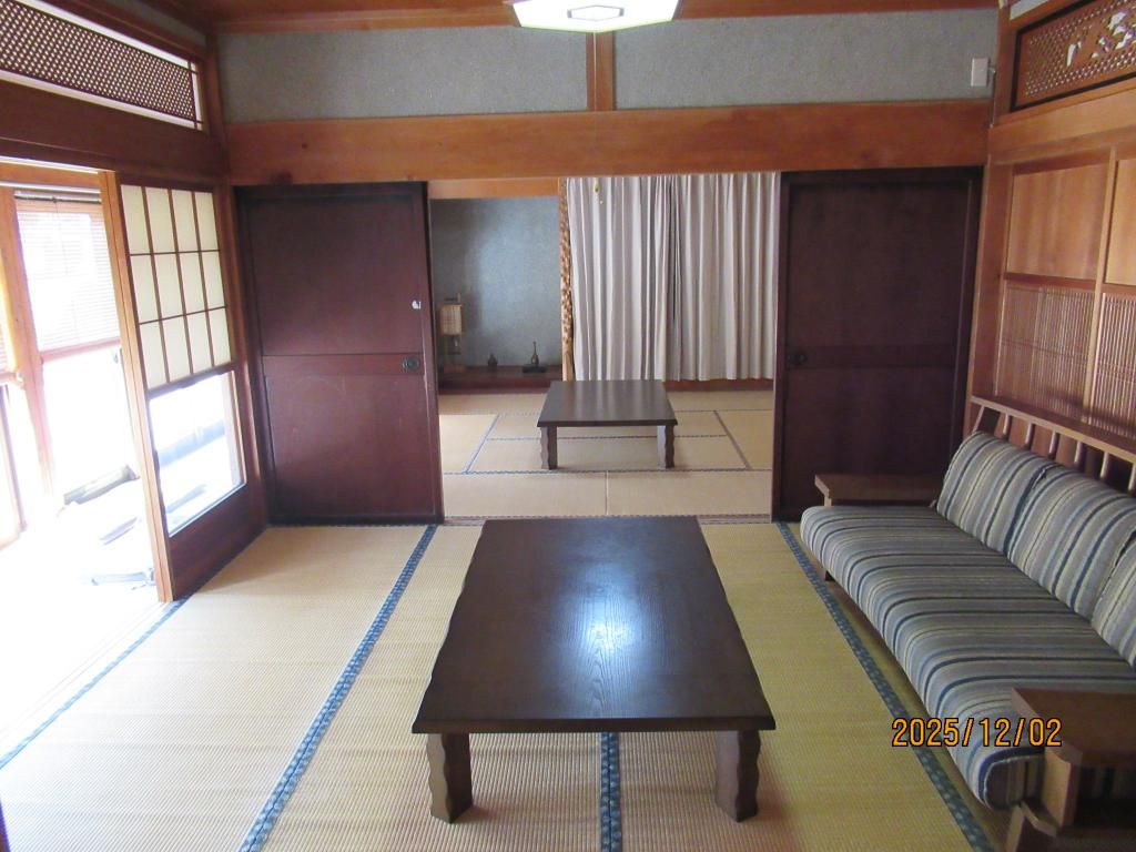 10DK Traditional House for Sale in Gujo with Mountain Views - Thumbnail 3