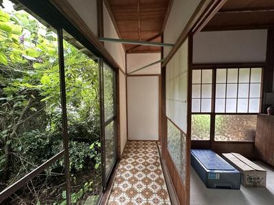 1964 Single-Story House for Renovation in Yahiko Village — Image 2, Yahiko, Niigata