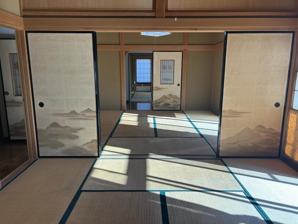 6DK Family House on Large Corner Lot in Kasama, Ibaraki - Thumbnail 2