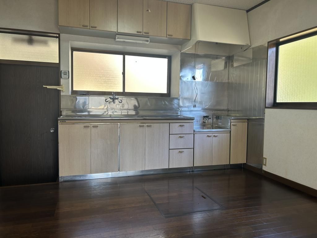 6DK Family House on Large Corner Lot in Kasama, Ibaraki - Thumbnail 3