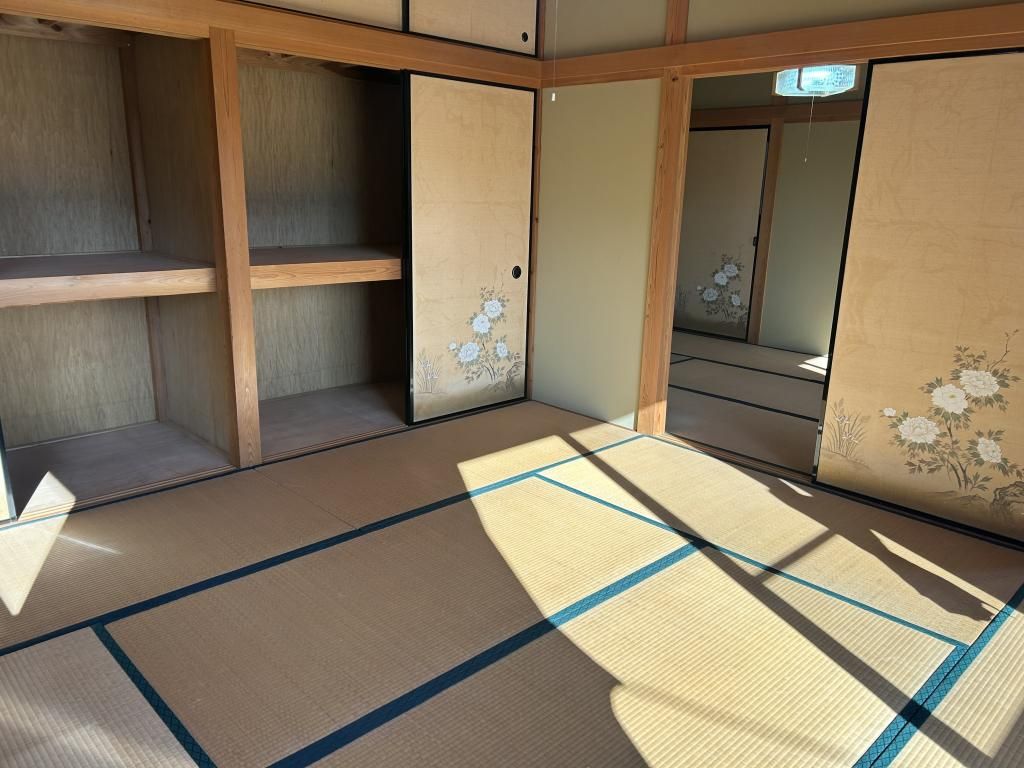 6DK Family House on Large Corner Lot in Kasama, Ibaraki - Thumbnail 4