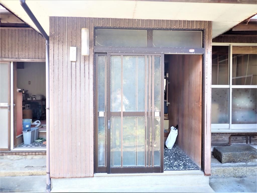 1868-Built Traditional House for Rent with Garden in Tsukumi - Thumbnail 2