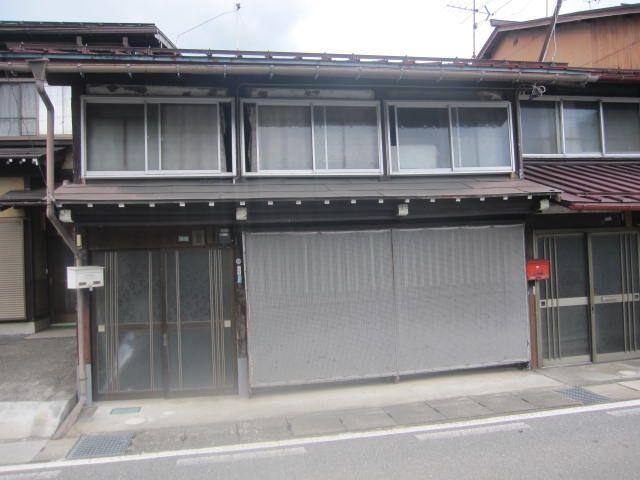 116-Year-Old Wooden House for Sale in Hida City, Gifu - Thumbnail 2