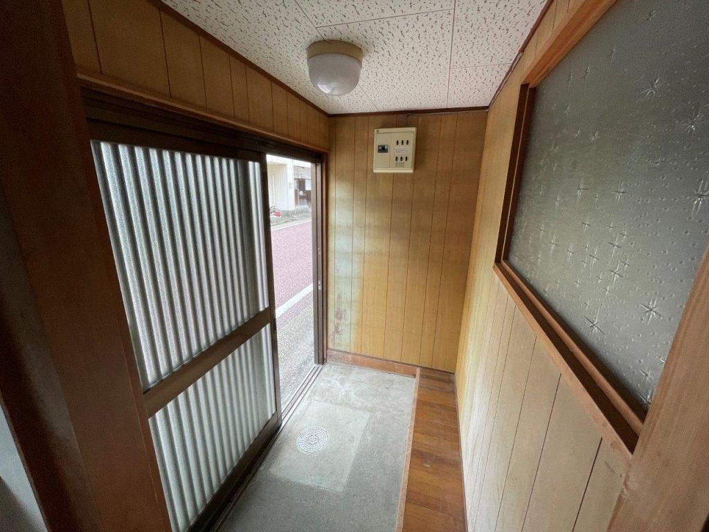 1912 Historic 4K House for Rent in Central Seiyo City, Ehime - Thumbnail 3