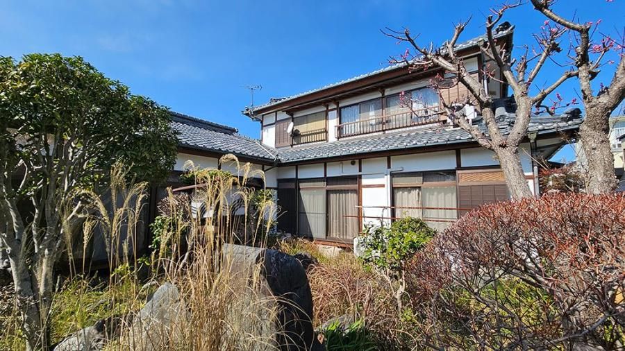 5LDK Japanese House in Quiet Miyazaki Residential Area - Thumbnail 3