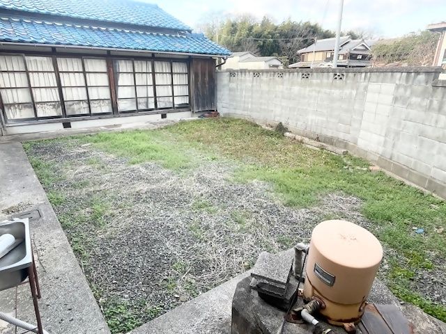 1900 Farmhouse with Land & Warehouse for Sale in Kasai, Hyogo - Thumbnail 2