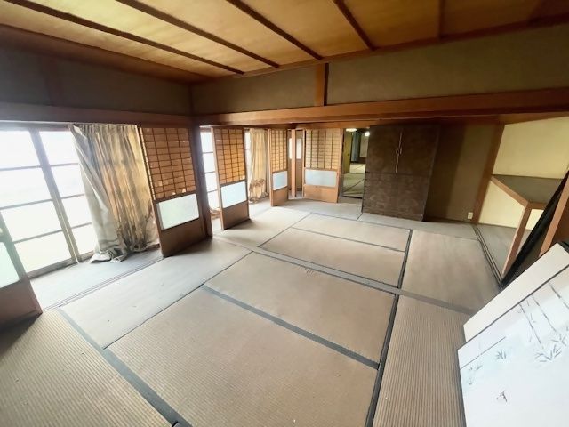 1900 Farmhouse with Land & Warehouse for Sale in Kasai, Hyogo - Thumbnail 3