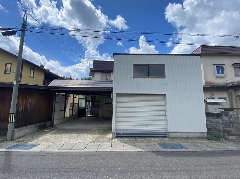Vacant House for Sale in Hirosaki, Aomori - 162.79 sqm on 200 sqm Land - Thumbnail 2