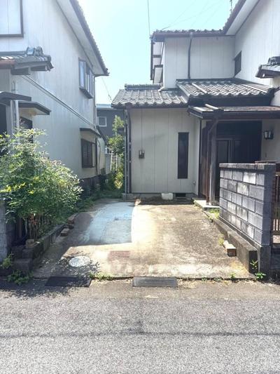 Spacious 5DK House in Ogaki with 192㎡ Land — Image 1, Ogaki, Gifu