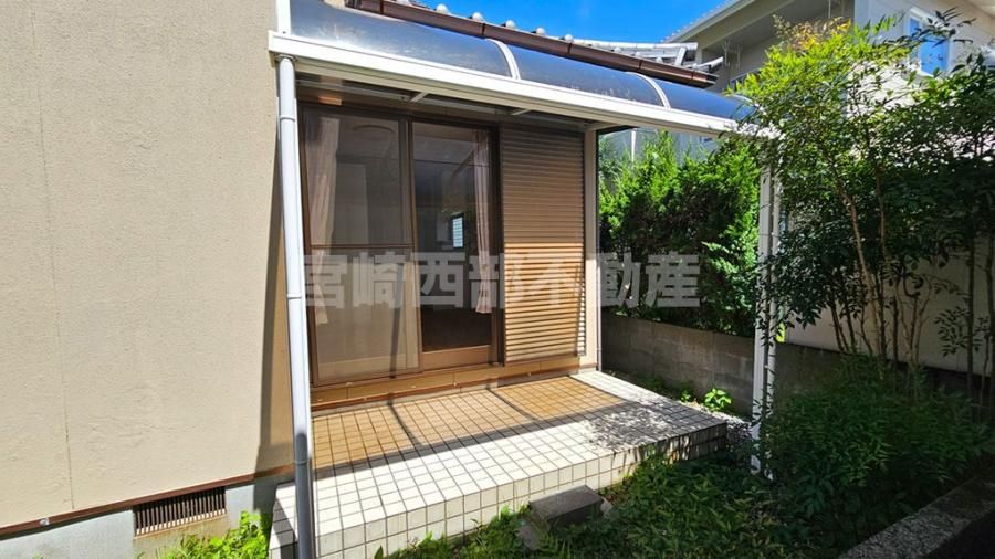 Traditional 2LDK House with Natural Materials in Miyazaki's Shiroyama - Thumbnail 2