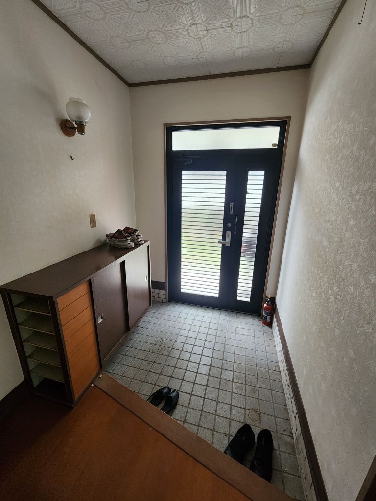 5-Bedroom RC Home with Garden in Quiet Tobe Town, Ehime - Thumbnail 3