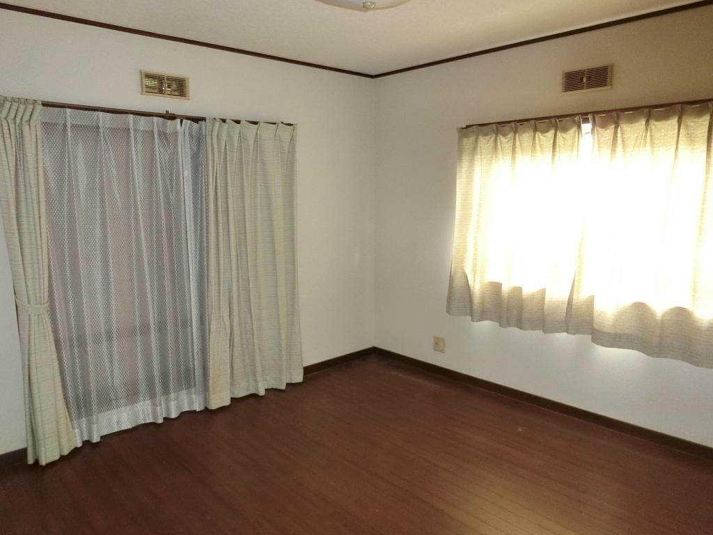 5DK Detached House for Sale in Nirasaki, Yamanashi - Thumbnail 2