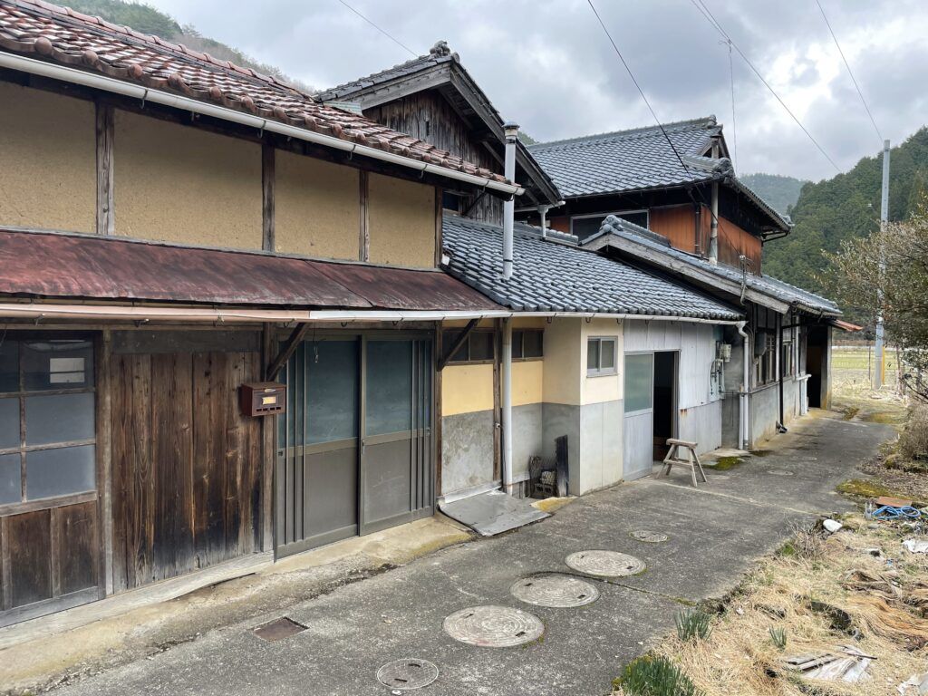 Spacious 330m² Countryside House for Sale in Asago City, Hyogo - Thumbnail 3