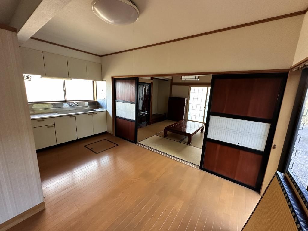 Ojiya City Detached House for Sale on Large 1109m² Corner Lot - Thumbnail 4