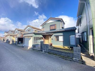 Spacious 4DK Detached House with Garage for Sale in Sanjo, Niigata — Image 1, Sanjo, Niigata