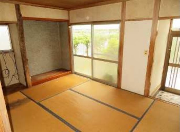 Usuki Akiya: 4DK Fixer-Upper Near City Center & Sea - Thumbnail 4