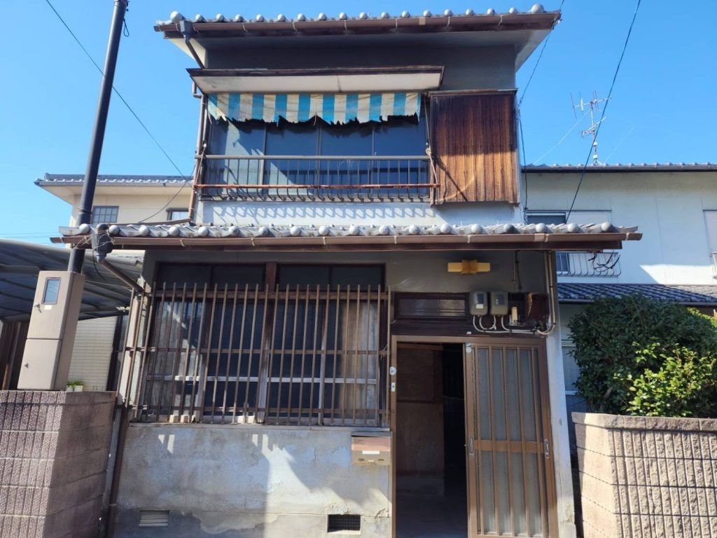 2-Story Wooden House for Sale in Iyo City, Ehime - Thumbnail 2