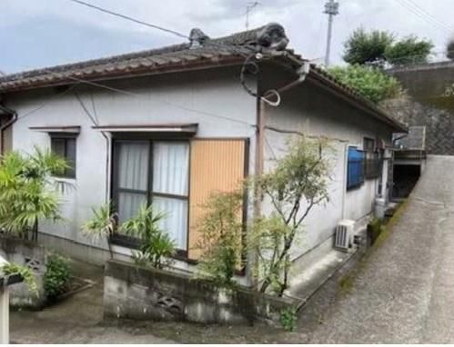 5DK Corner Lot House for Sale in Quiet Oita City Neighborhood - Thumbnail 2
