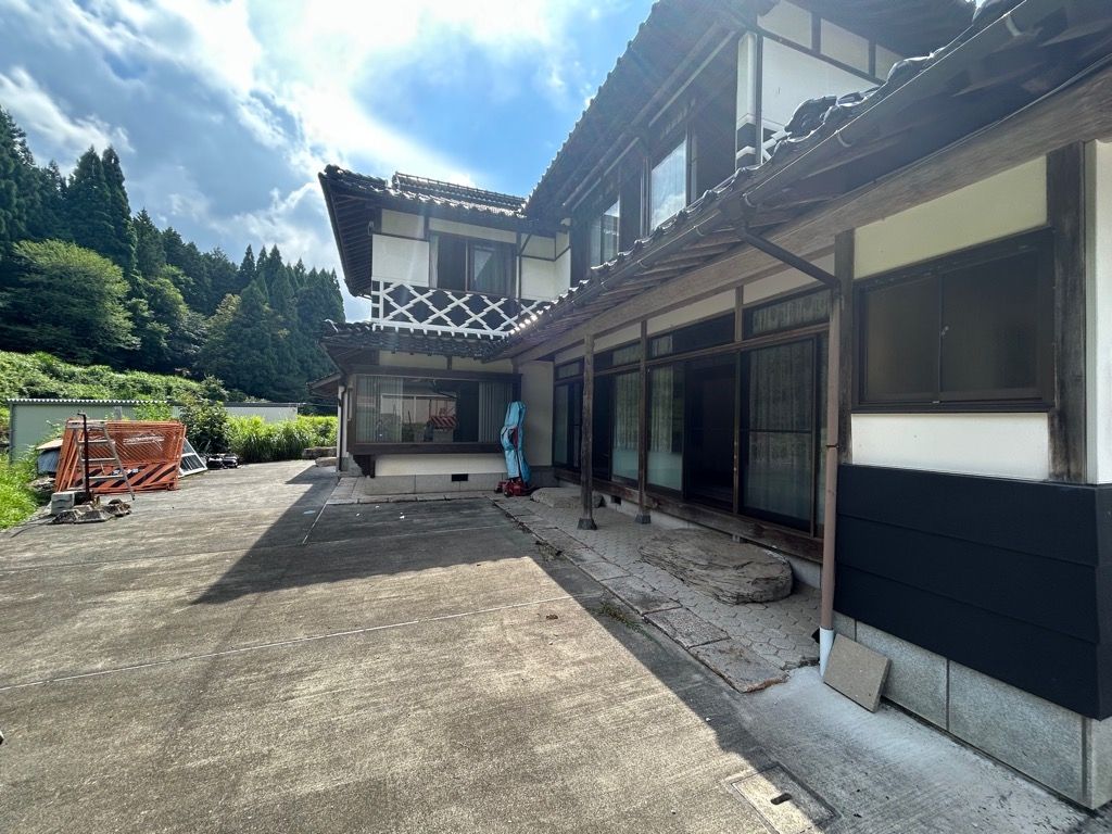 Large 8DK Traditional Wooden House for Rent in Nishiawakura - Thumbnail 2