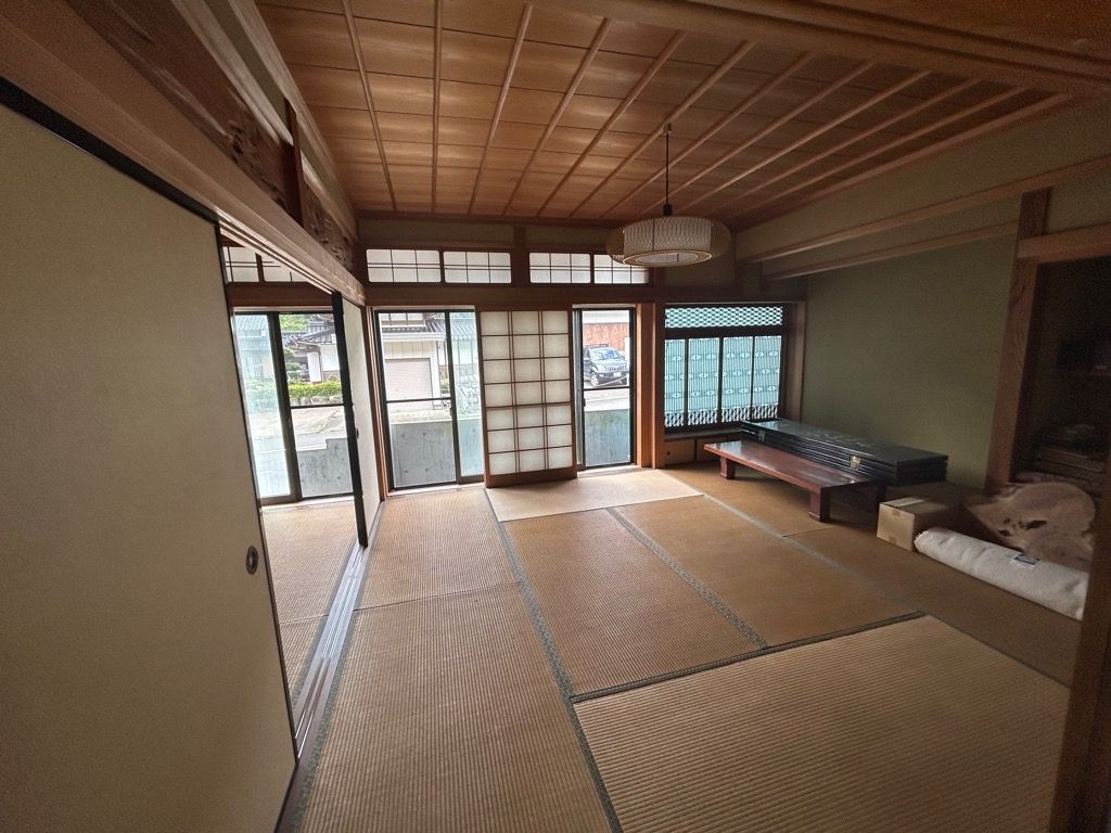 Large 8DK Traditional Wooden House for Rent in Nishiawakura - Thumbnail 4