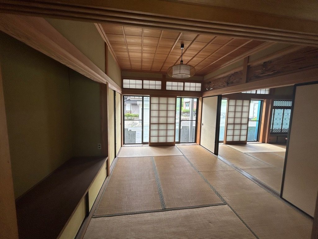Large 8DK Traditional Wooden House for Rent in Nishiawakura - Thumbnail 3