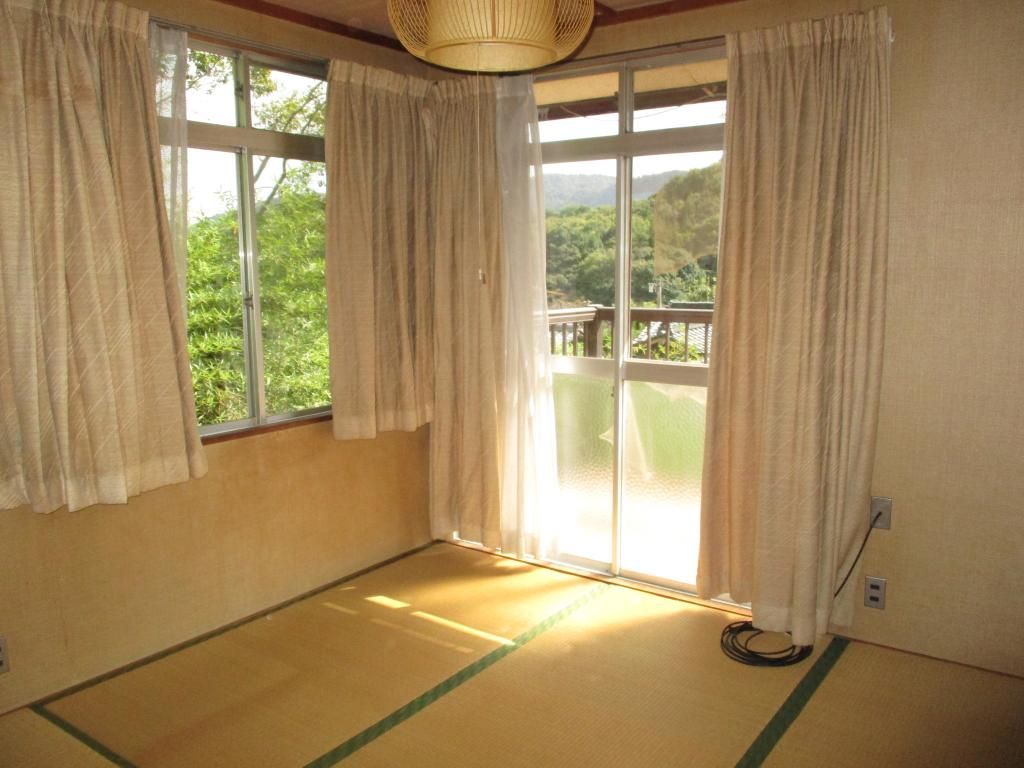 4DK Two-Story House with Garden in Kasaoka, Okayama - Thumbnail 3