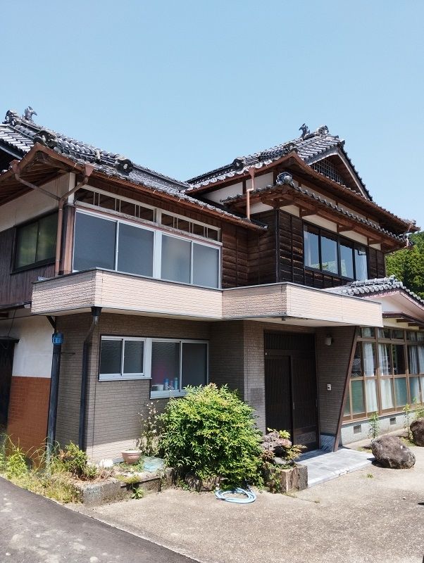 11DK Family House in Takeo City, Saga – 253 sqm with Large Warehouse - Thumbnail 2