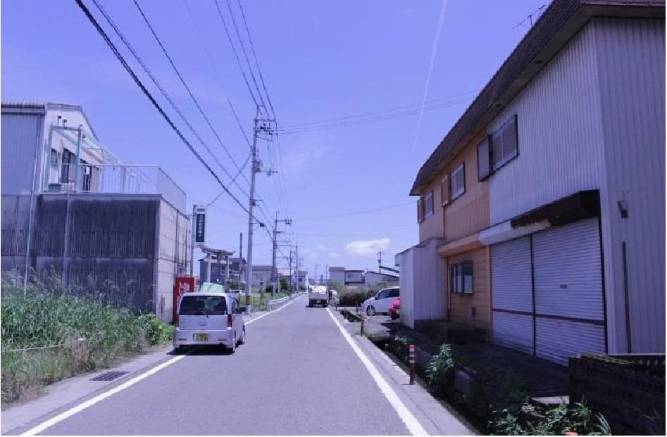 Spacious 1981 Detached House on 304 sqm Corner Lot in Ishii, Tokushima - Thumbnail 3
