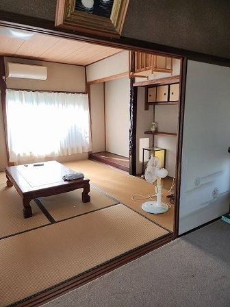 79-Year-Old 5DK House on 424m² Corner Lot in Minamiawaji - Thumbnail 2