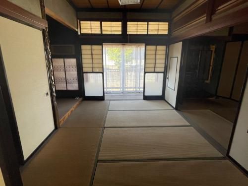 1970 3DK Detached House for Sale on Large Corner Lot in Namerikawa - Thumbnail 4