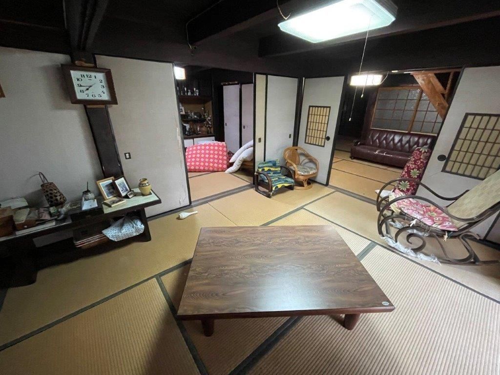 Seiyo City House with Annex & Storehouse Near Sea - 9DK Layout - Thumbnail 4