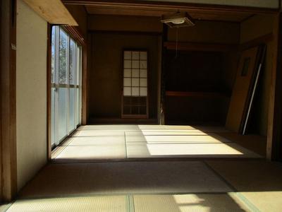 Traditional 2DK House in Taku City with Large Land Plot — Image 4, Taku, Saga