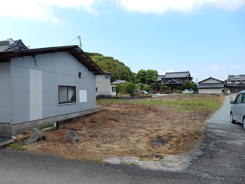 743sqm Land with 185sqm Farmland for Sale in Uto, Kumamoto - Thumbnail 2