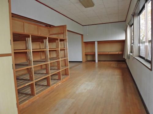 5DK House for Sale in Odate, Akita - Large Corner Lot - Thumbnail 2