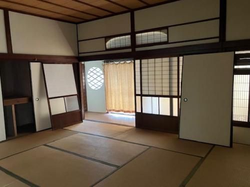 1978 4DK House on 1724 sqm Land in Takehara, Hiroshima - Thumbnail 4