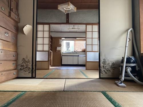Single-Story Ibusuki Home Near Sea with Land, 1965 Build - Thumbnail 3