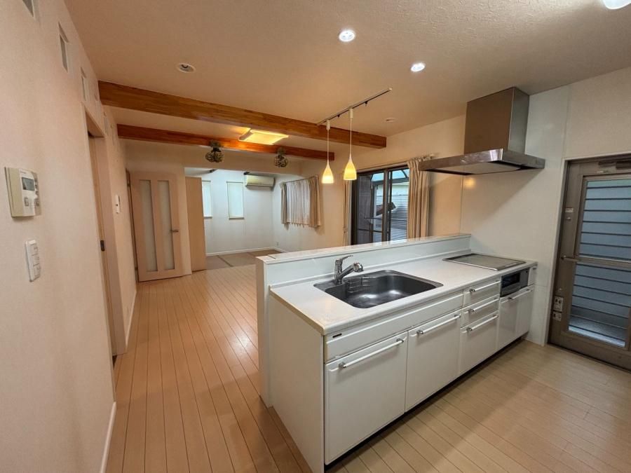 3LDK House with Large Shed in Quiet Miyazaki Neighborhood - Thumbnail 3