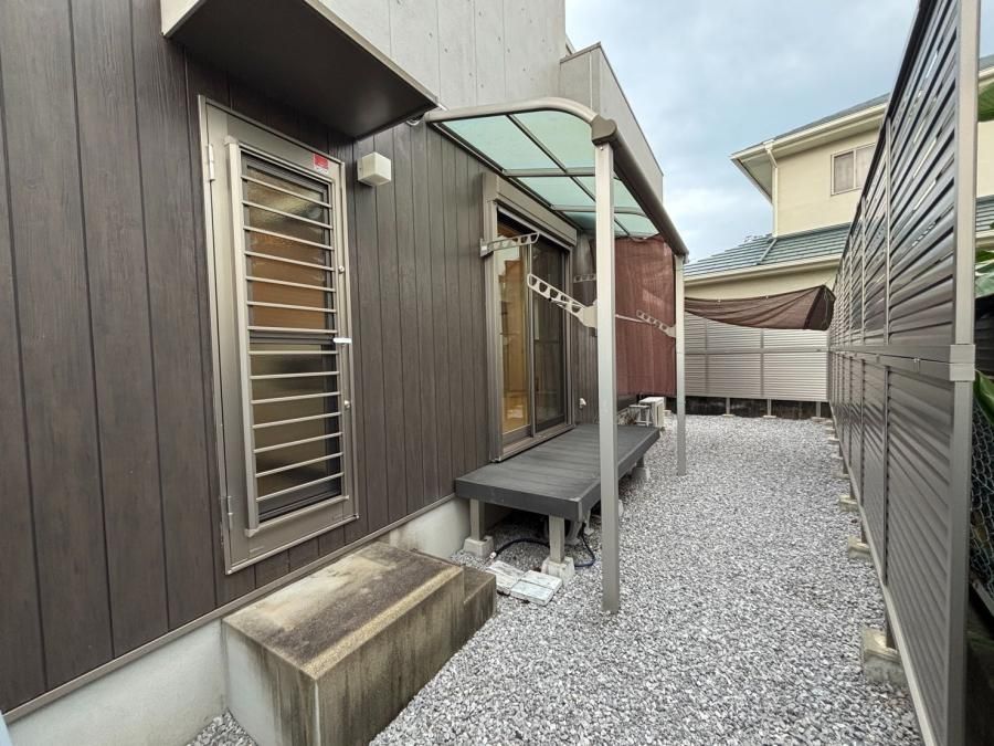 3LDK House with Large Shed in Quiet Miyazaki Neighborhood - Thumbnail 2