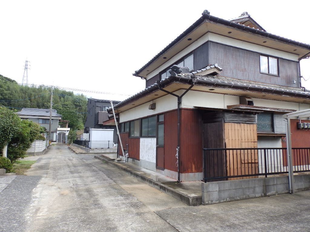 5-Bedroom Traditional House for Sale in Imari, Saga - Thumbnail 2