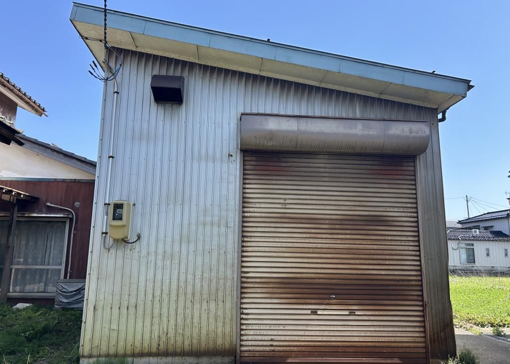 Former Factory Home in Sanjo with Large Windows - Thumbnail 2