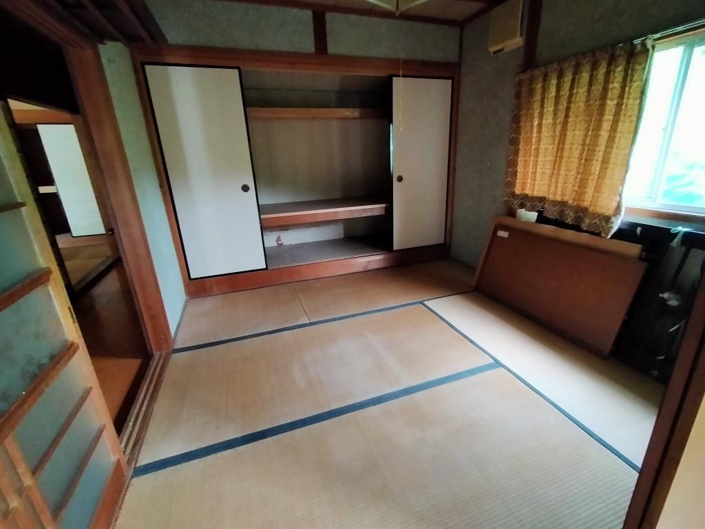 55-Year 6DK House for Sale on 469sqm Land in Oyodo, Nara - Thumbnail 2