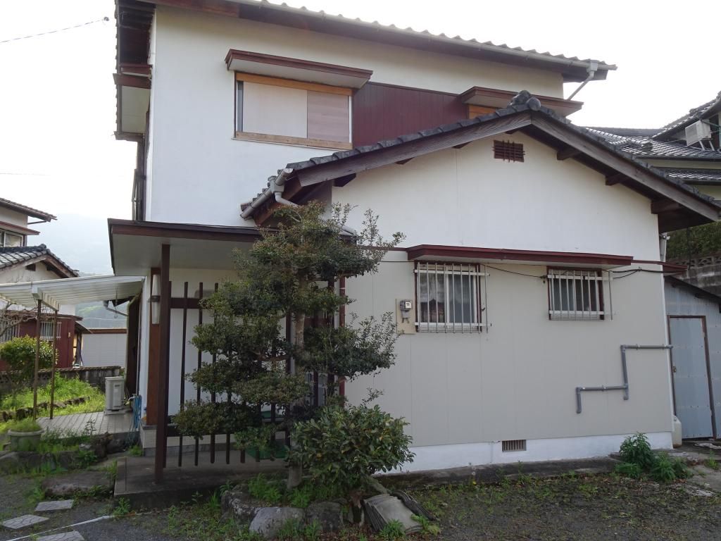 6DK House for Sale in Imari, Saga - Akiya Bank Listing Near Sea - Thumbnail 2