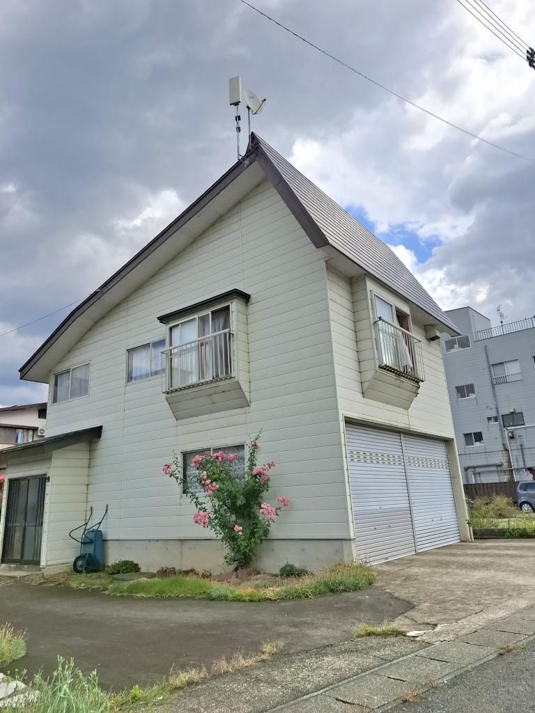 8DK Family Home for Sale on Large Corner Lot in Mogami Town - Thumbnail 2