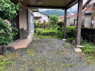 Spacious 5LDK House in Saijo City with Large Land Plot — Image 2, Saijo, Ehime