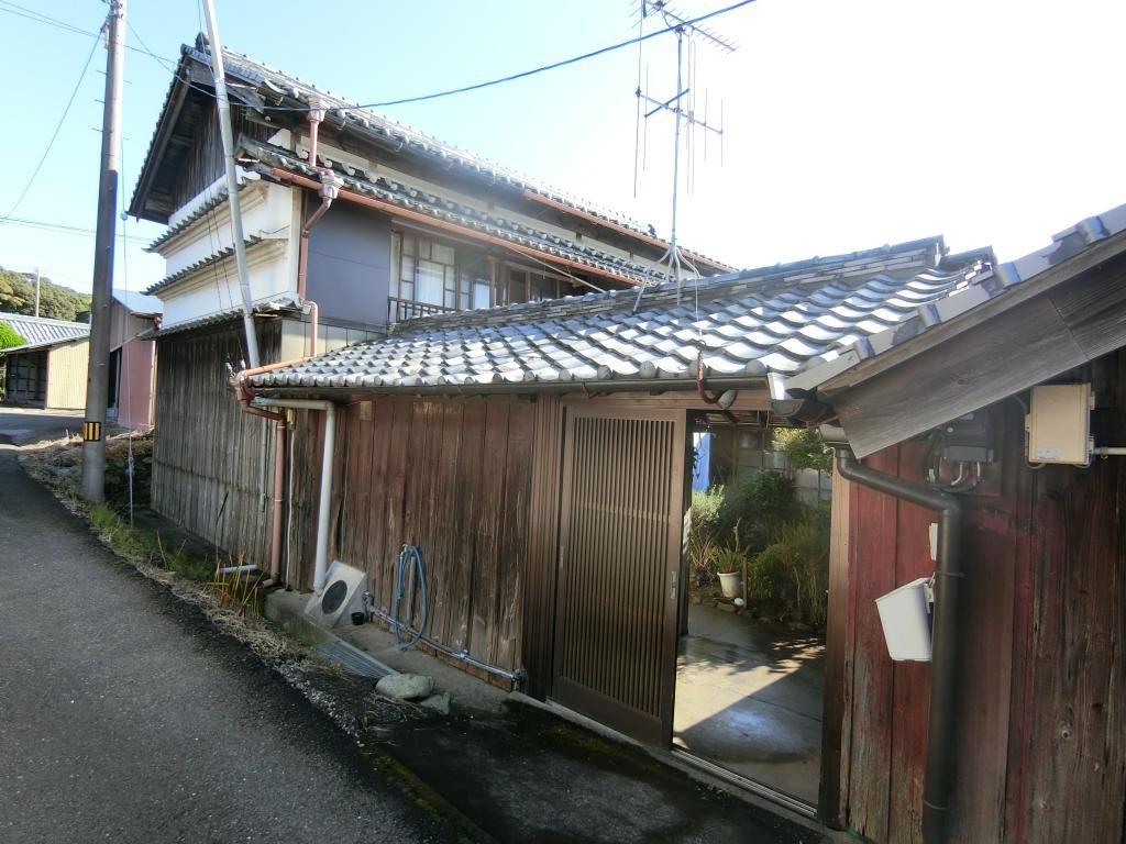 Wooden 4DK House with Farmland in Aki City, Kochi - Image 1
