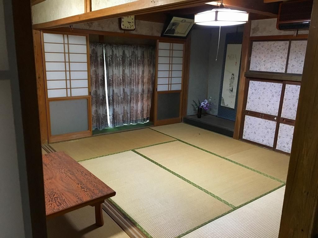 Large 8DK Two-Story House on 845 sqm Plot in Hokuei, Tottori - Thumbnail 2